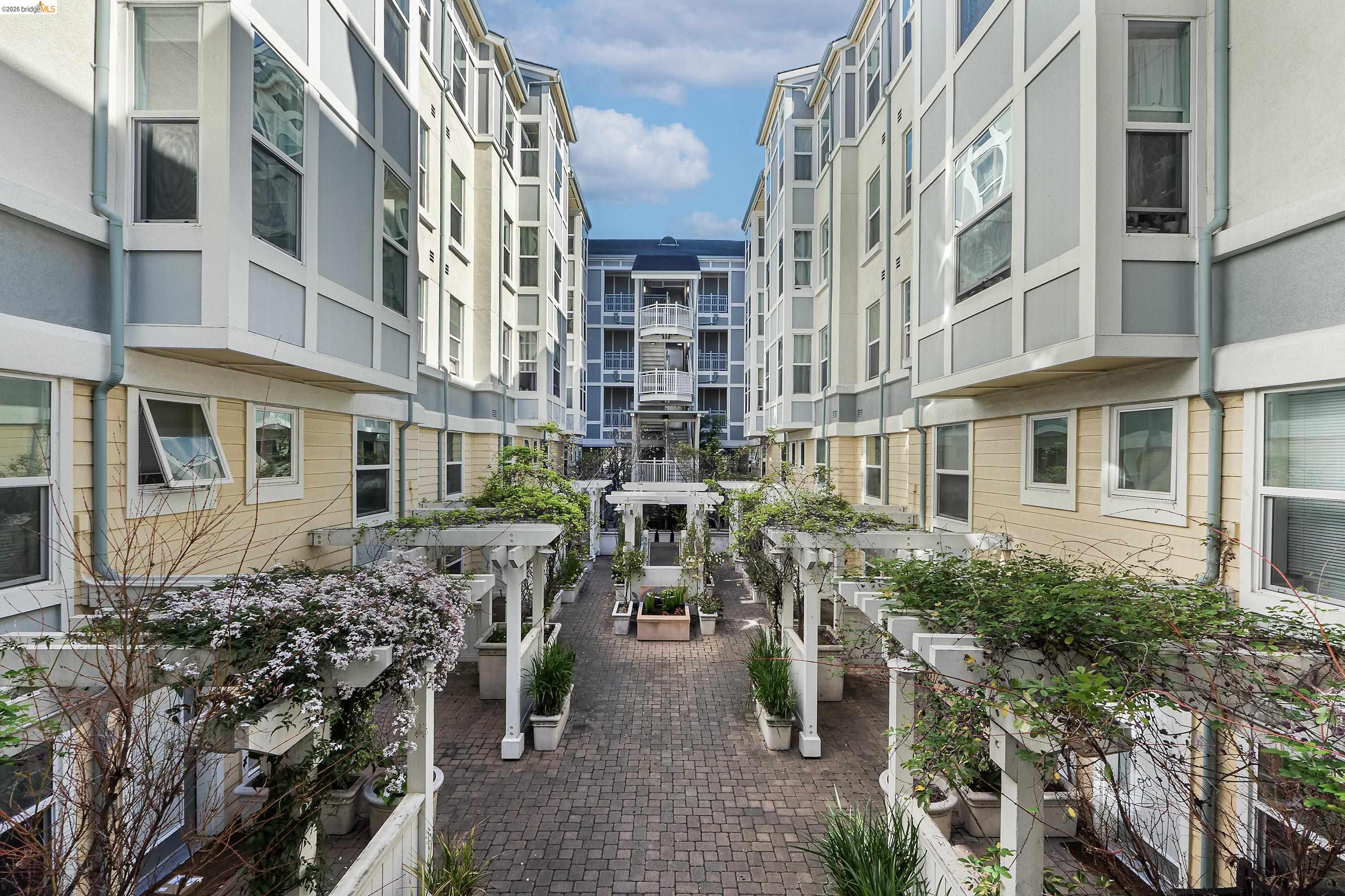 655 12th Street, Unit 205 Oakland, CA 94607 - Photo 30 of 33