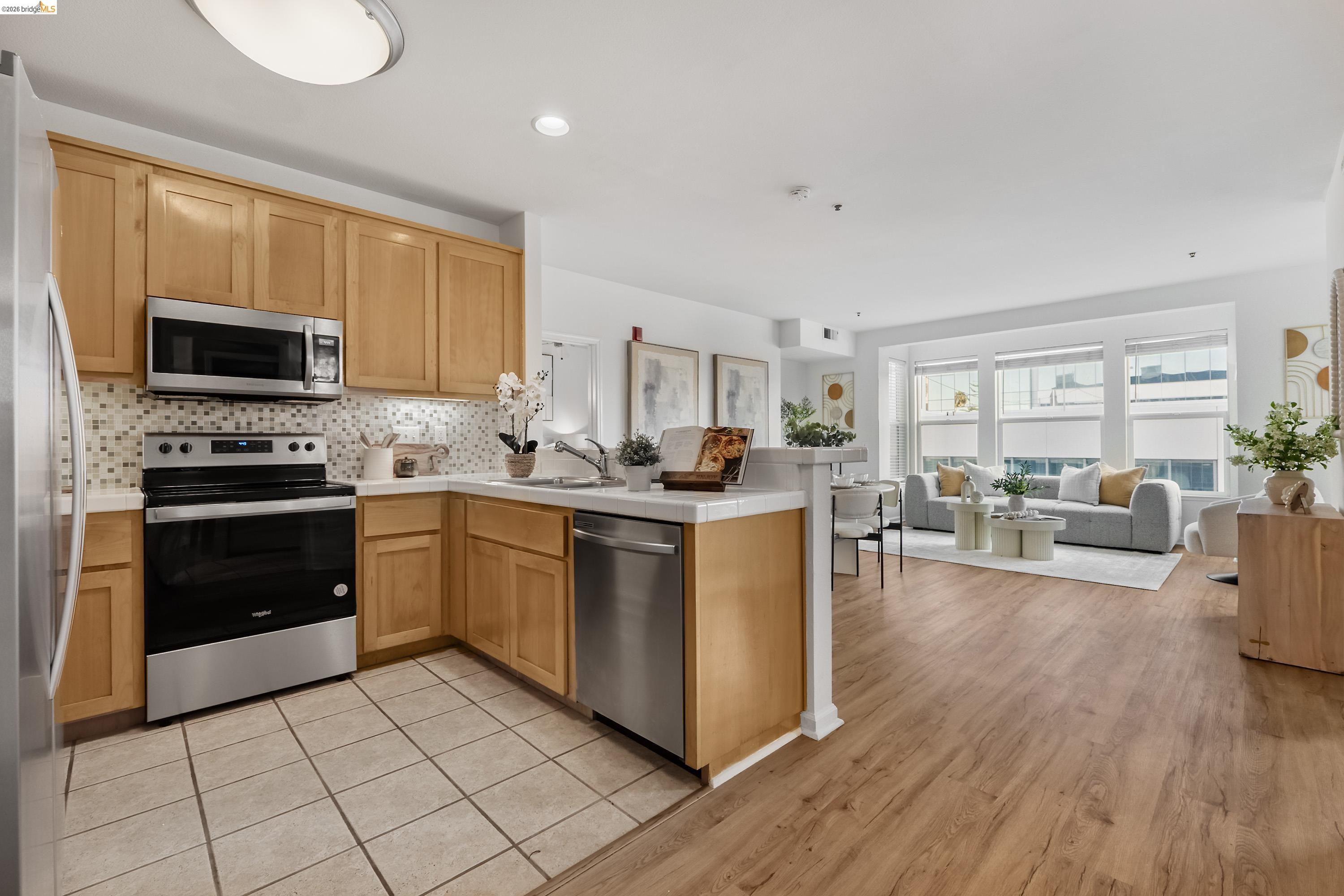 655 12th Street, Unit 205 Oakland, CA 94607 - Photo 4 of 33