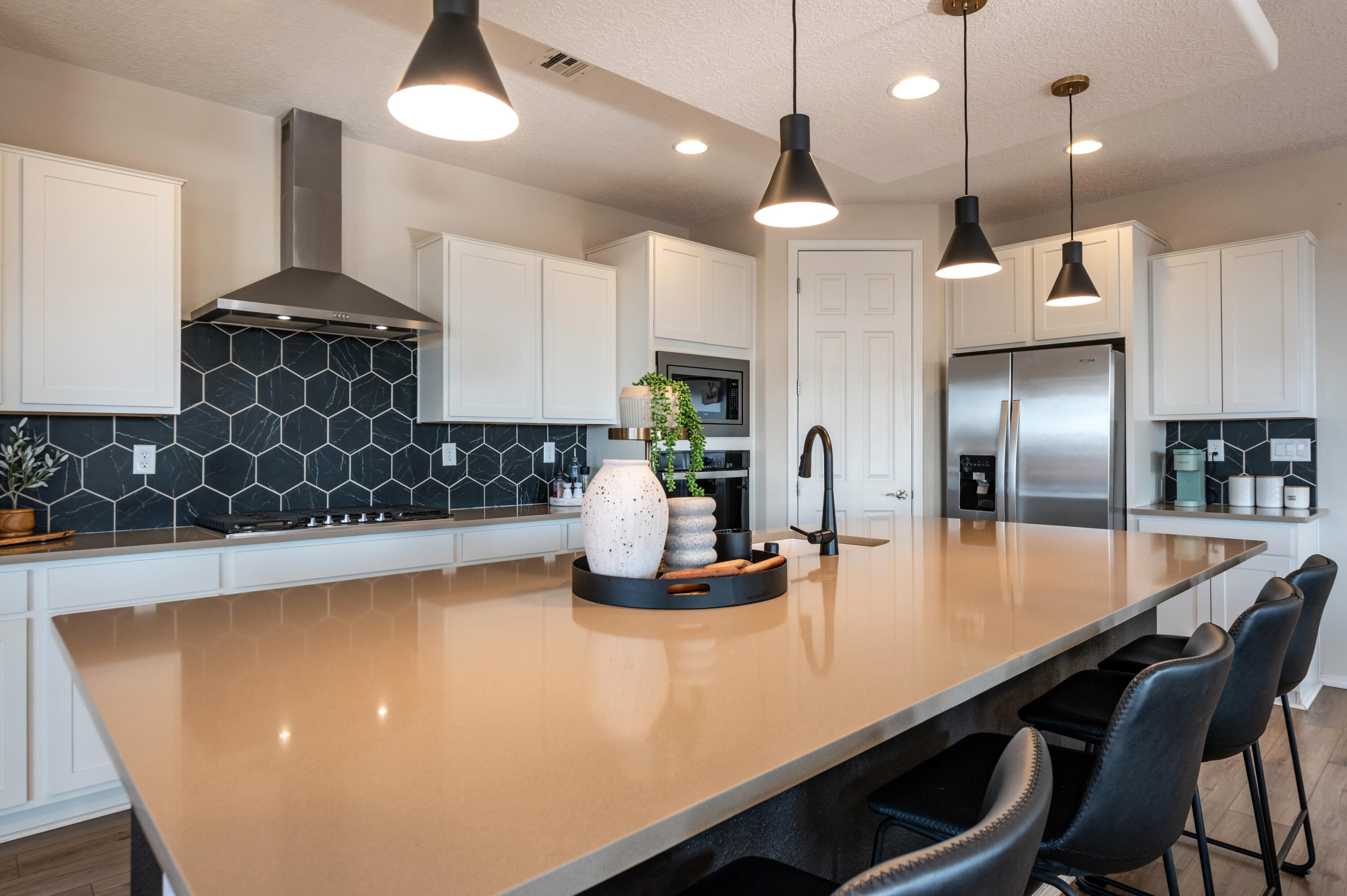 700 Cuarzo Road Southeast Rio Rancho, NM 87124 - Photo 4 of 14 Gallery Image 4