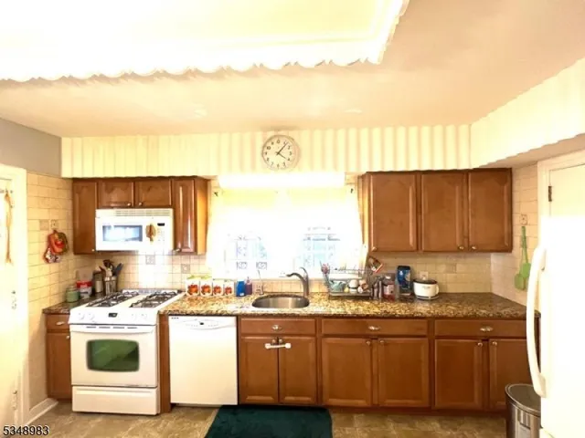 $2,700 | 32 Lenox Avenue, Paterson, NJ 07502