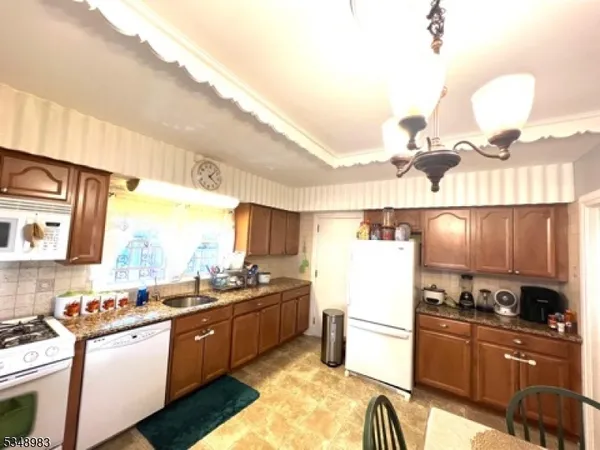 $2,700 | 32 Lenox Avenue, Paterson, NJ 07502