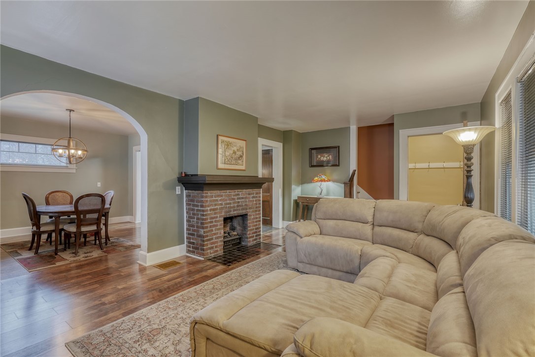 158 Longview Terrace Rochester, NY 14609 - Photo 11 of 50