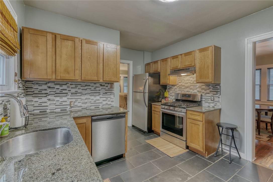 158 Longview Terrace Rochester, NY 14609 - Photo 17 of 50