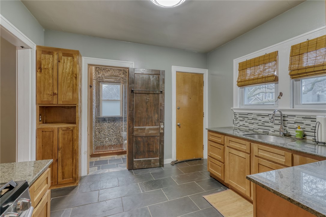 158 Longview Terrace Rochester, NY 14609 - Photo 19 of 50