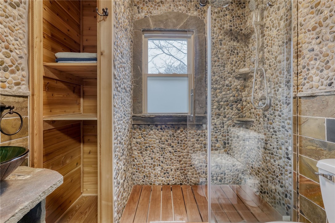 158 Longview Terrace Rochester, NY 14609 - Photo 21 of 50