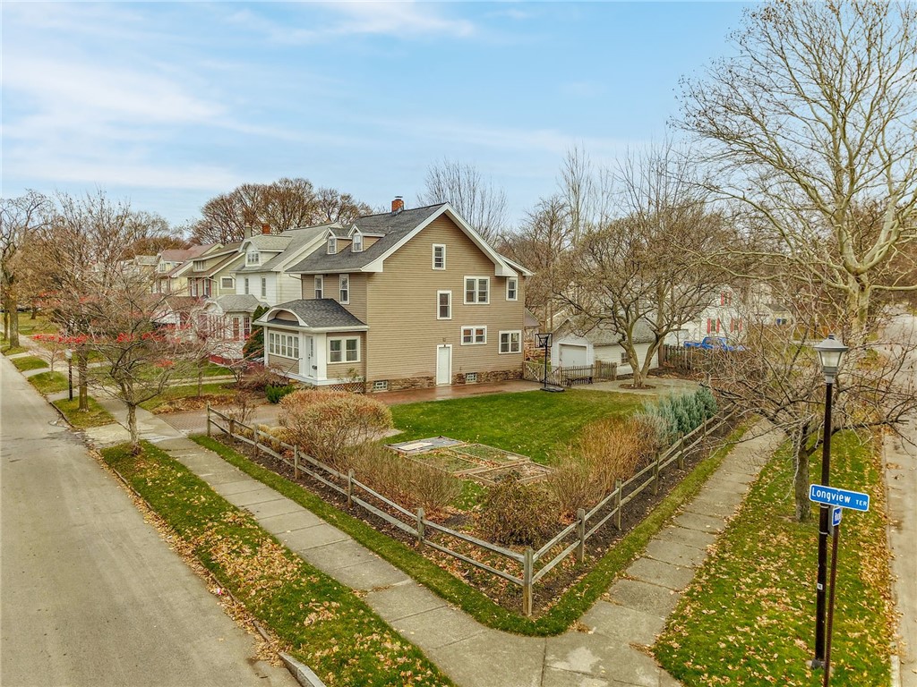 158 Longview Terrace Rochester, NY 14609 - Photo 4 of 50