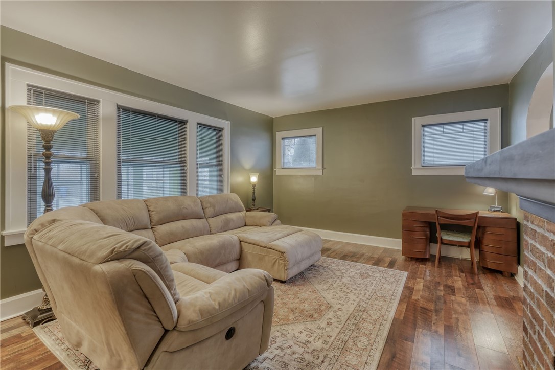 158 Longview Terrace Rochester, NY 14609 - Photo 9 of 50