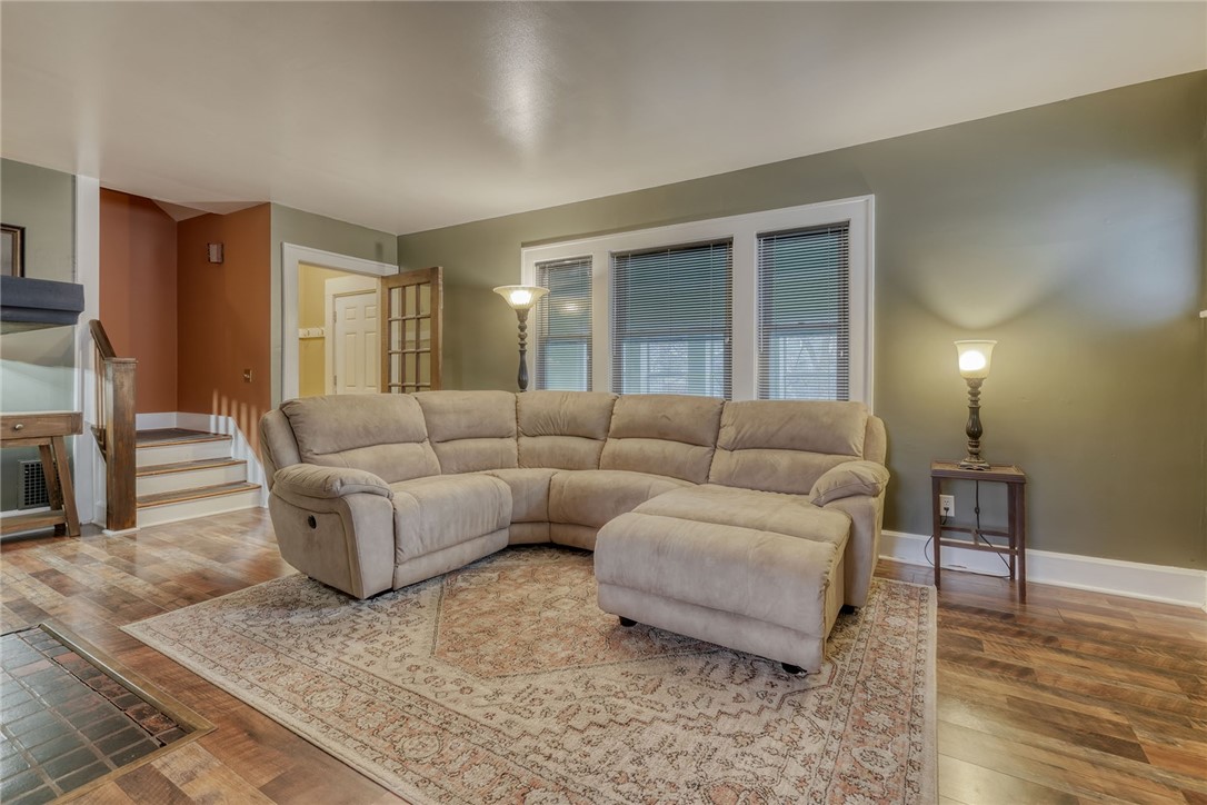 158 Longview Terrace Rochester, NY 14609 - Photo 10 of 50