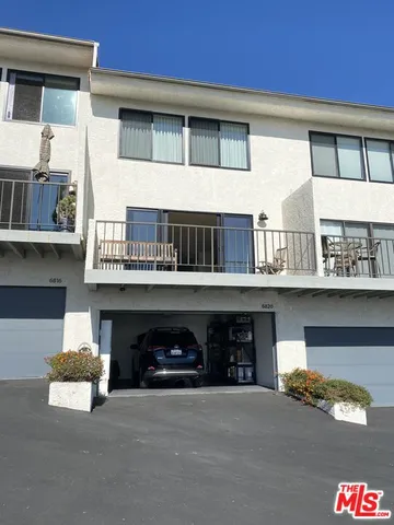 a house view with outdoor space