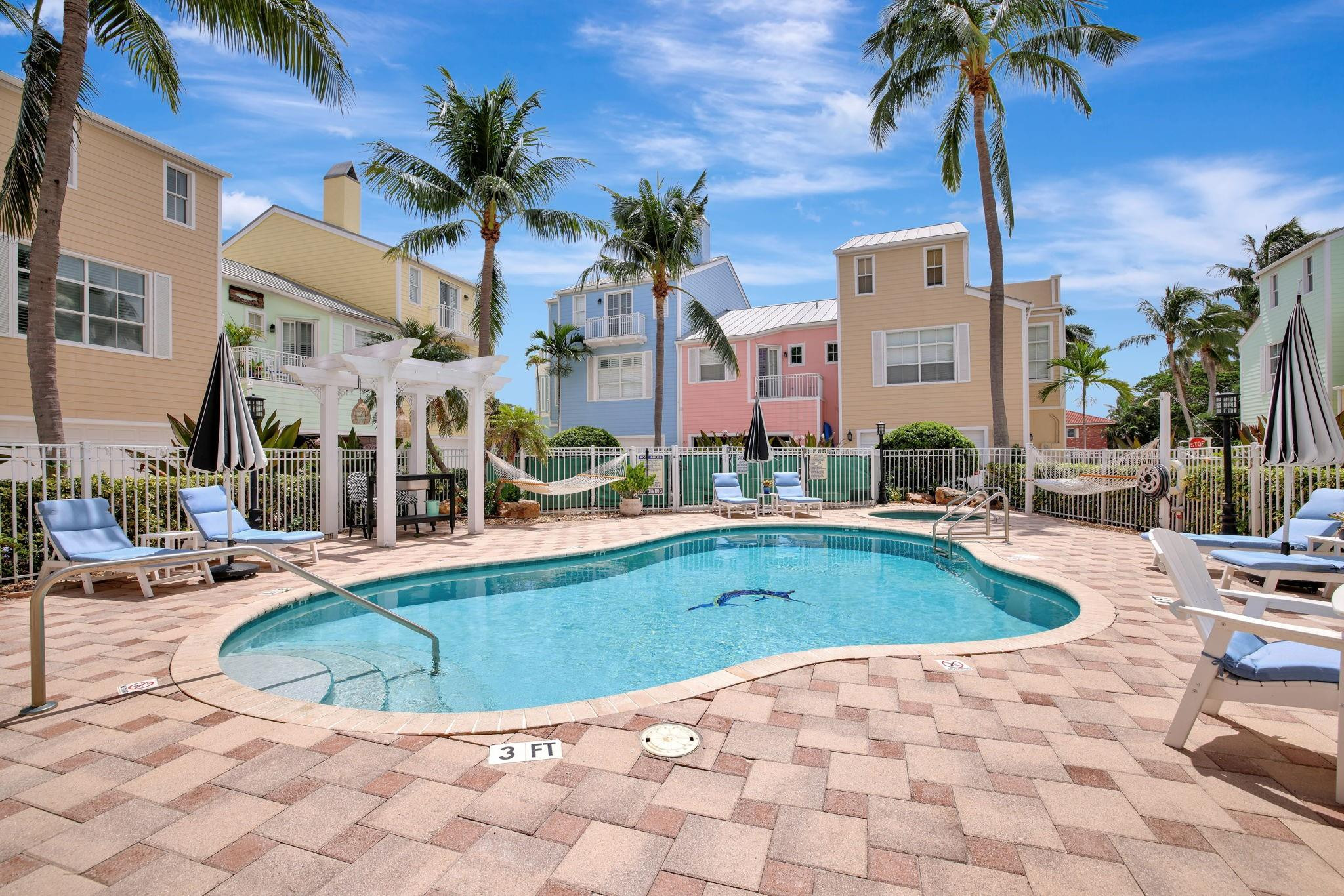 2870 Marina Circle Lighthouse Point, FL 33064 - Photo 29 of 37 Community Pool