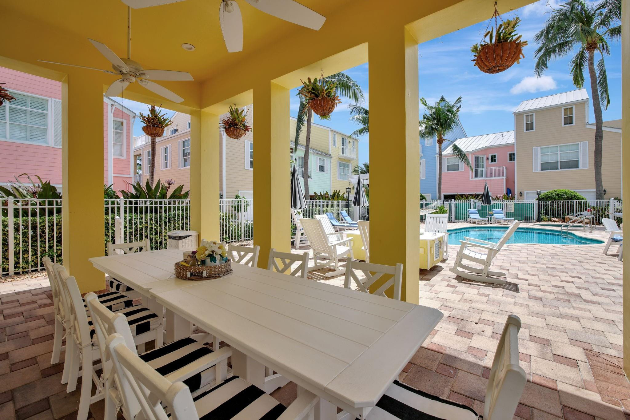 2870 Marina Circle Lighthouse Point, FL 33064 - Photo 31 of 37 Newly Renovated Poolhouse with kitchen