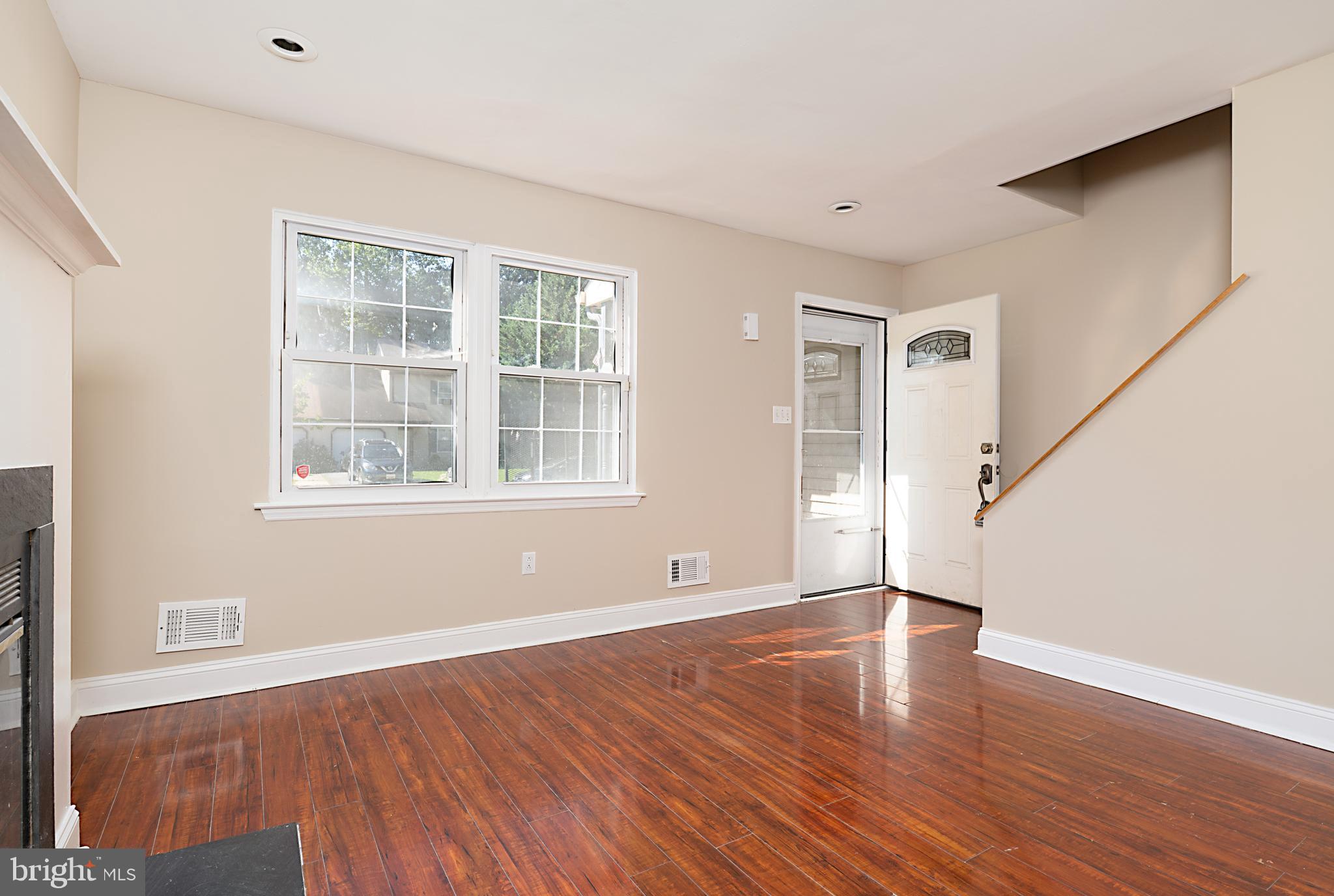30 Lanford Road New Castle, DE 19720 - Photo 4 of 21 Living Room