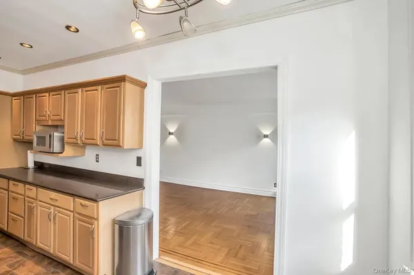 $2,400 | 35-40 82nd Street, Unit 4D | Jackson Heights