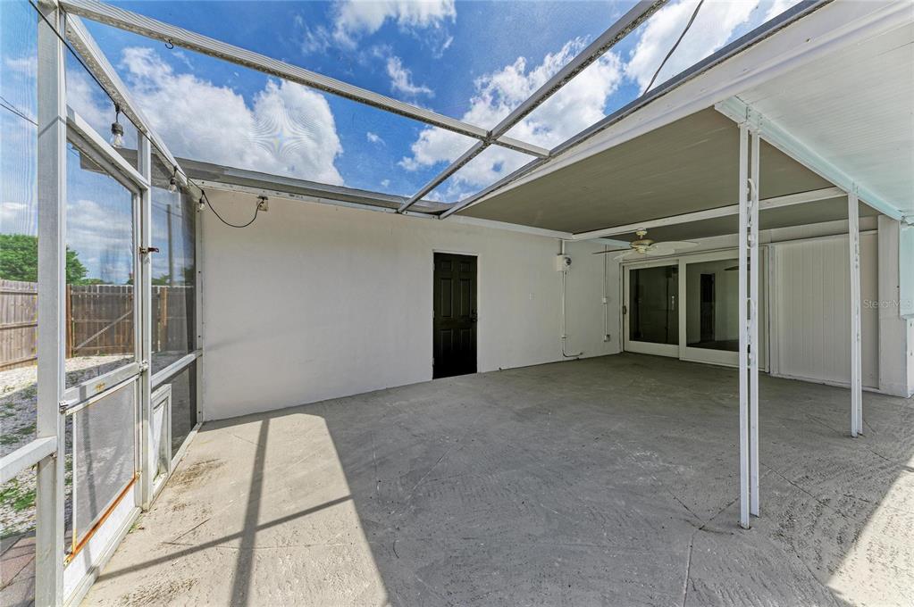 2544 Orsova Way Sarasota, FL 34231 - Photo 33 of 39 a view of an empty room