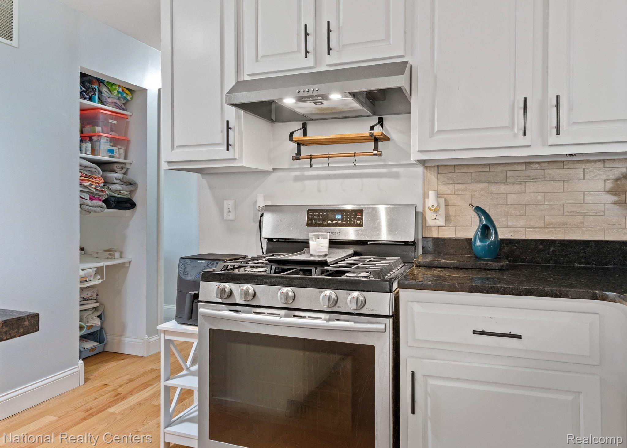 27365 Bell Road New Boston, MI 48164 - Photo 16 of 52 Gallery Image 16