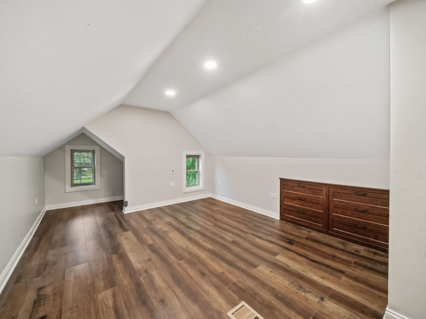 1508 Potter Road Park Ridge, IL 60068 - Photo 12 of 28 Gallery Image 12