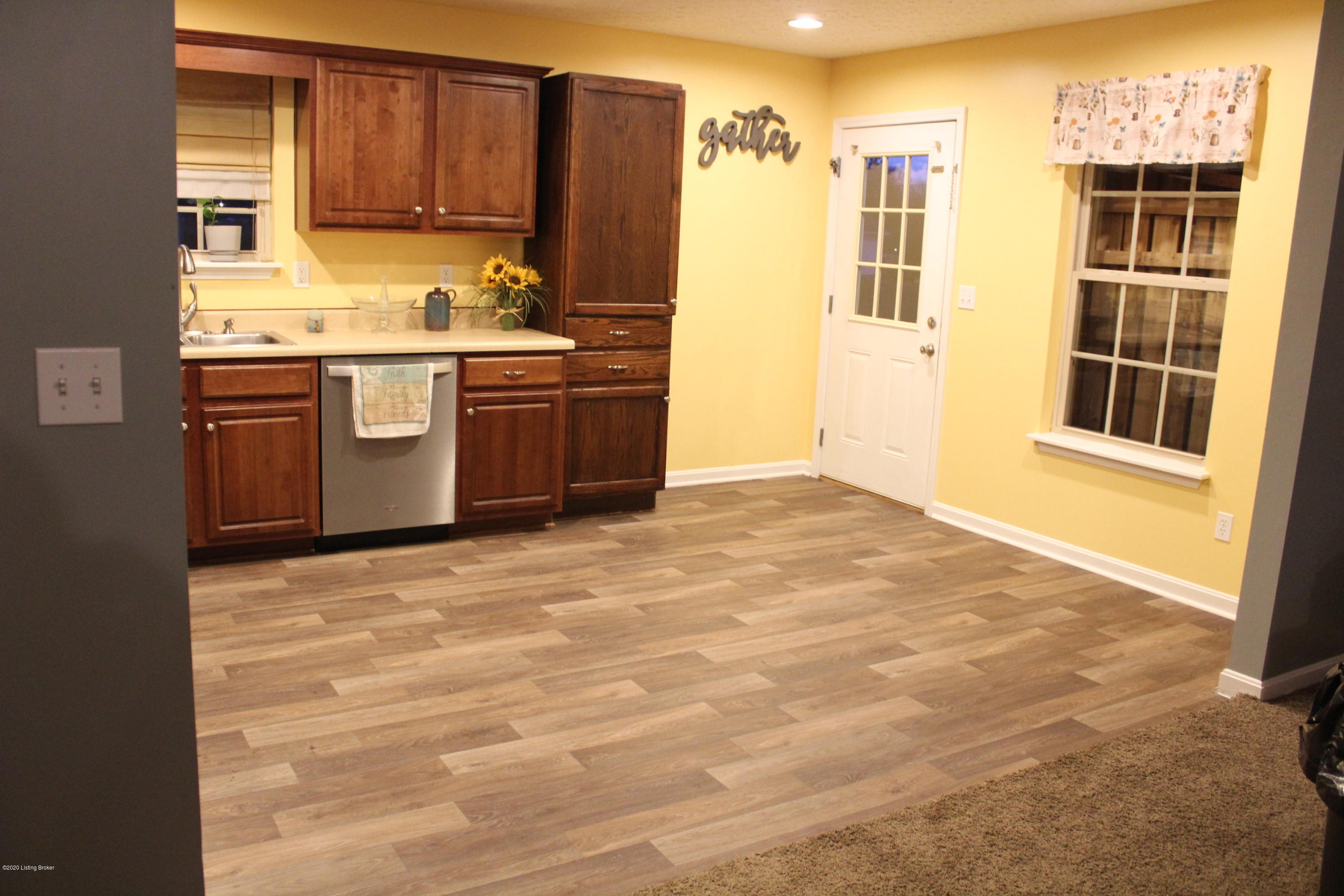 243 Madison Rae Boulevard Shepherdsville, KY 40165 - Photo 4 of 67 Kitchen