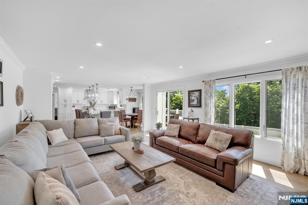 22 Fox Boro Road Wayne, NJ 07470 - Photo 17 of 50