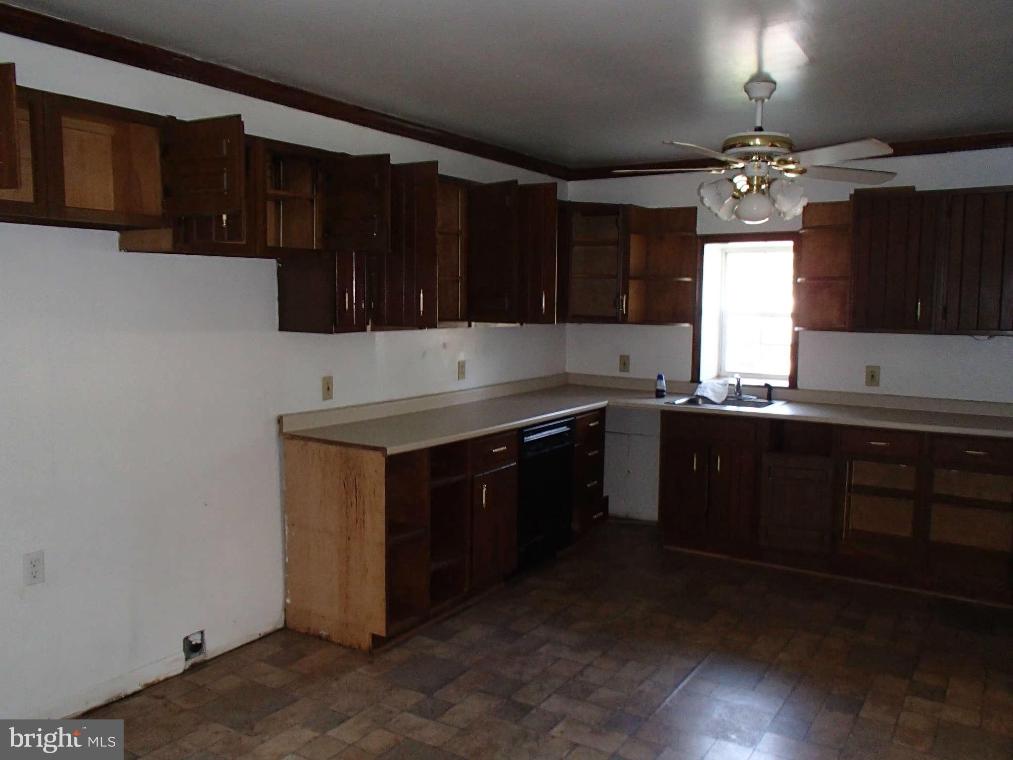 8420 Lockwood Road Pasadena, MD 21122 - Photo 7 of 15 Kitchen