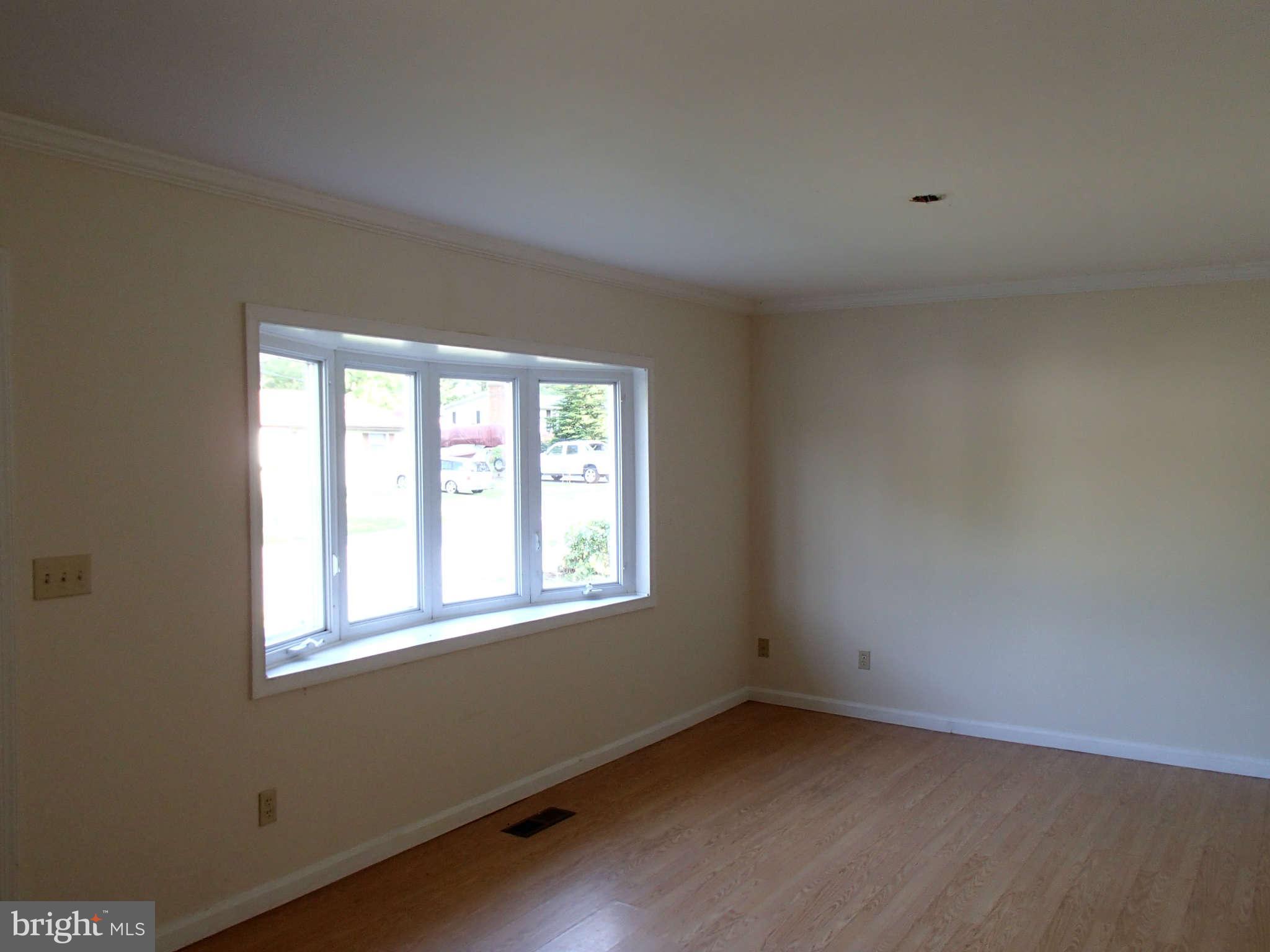 8420 Lockwood Road Pasadena, MD 21122 - Photo 9 of 15 Living Room