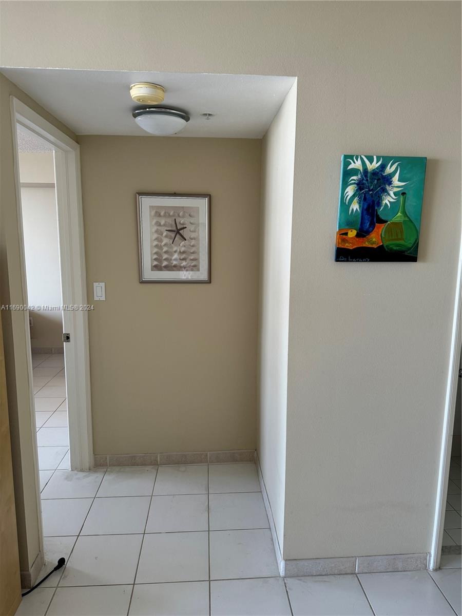 Sunset Harbour Miami Beach, FL 33139 - Photo 21 of 47 an empty room with painting on the wall