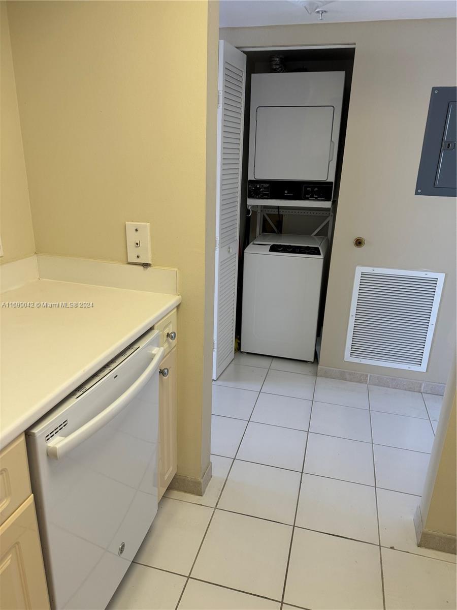 Sunset Harbour Miami Beach, FL 33139 - Photo 10 of 47 a utility room with washer and dryer