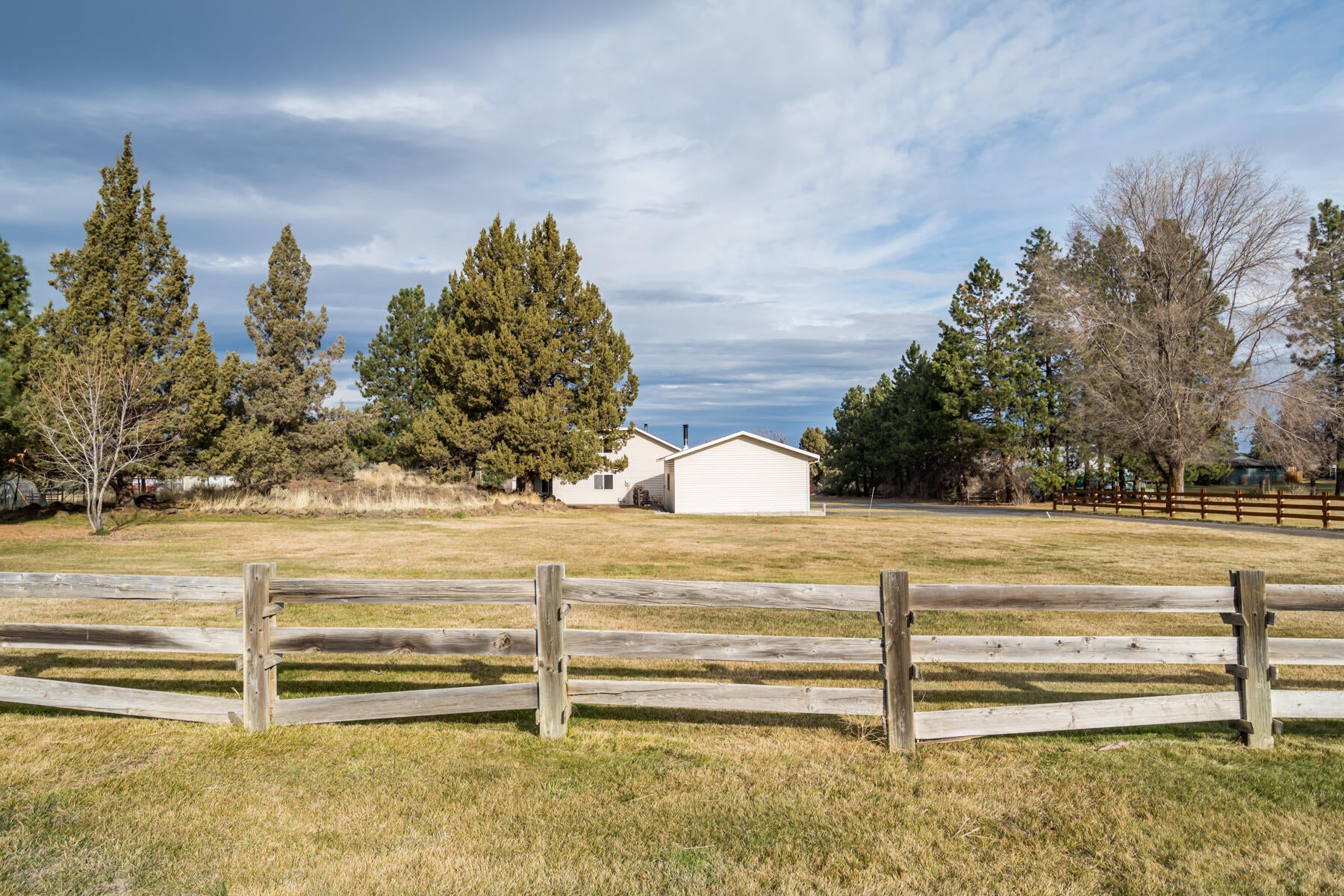 61825 Dobbin Road Bend, OR 97702 - Photo 4 of 43 39JH5_6509