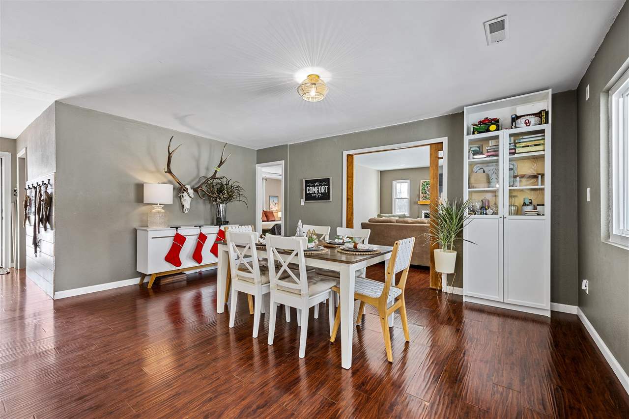 695 South Troy Road Robins, IA 52328 - Photo 4 of 45 Gallery Image 4