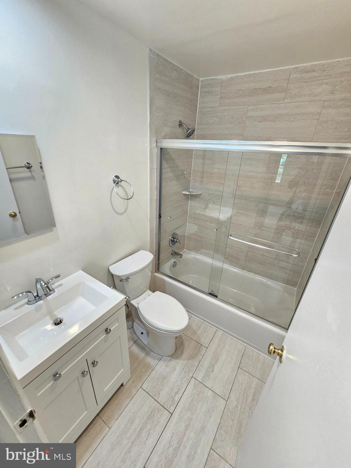 603 Pinewood Road Rockville, MD 20850 - Photo 15 of 32 Hall Bathroom