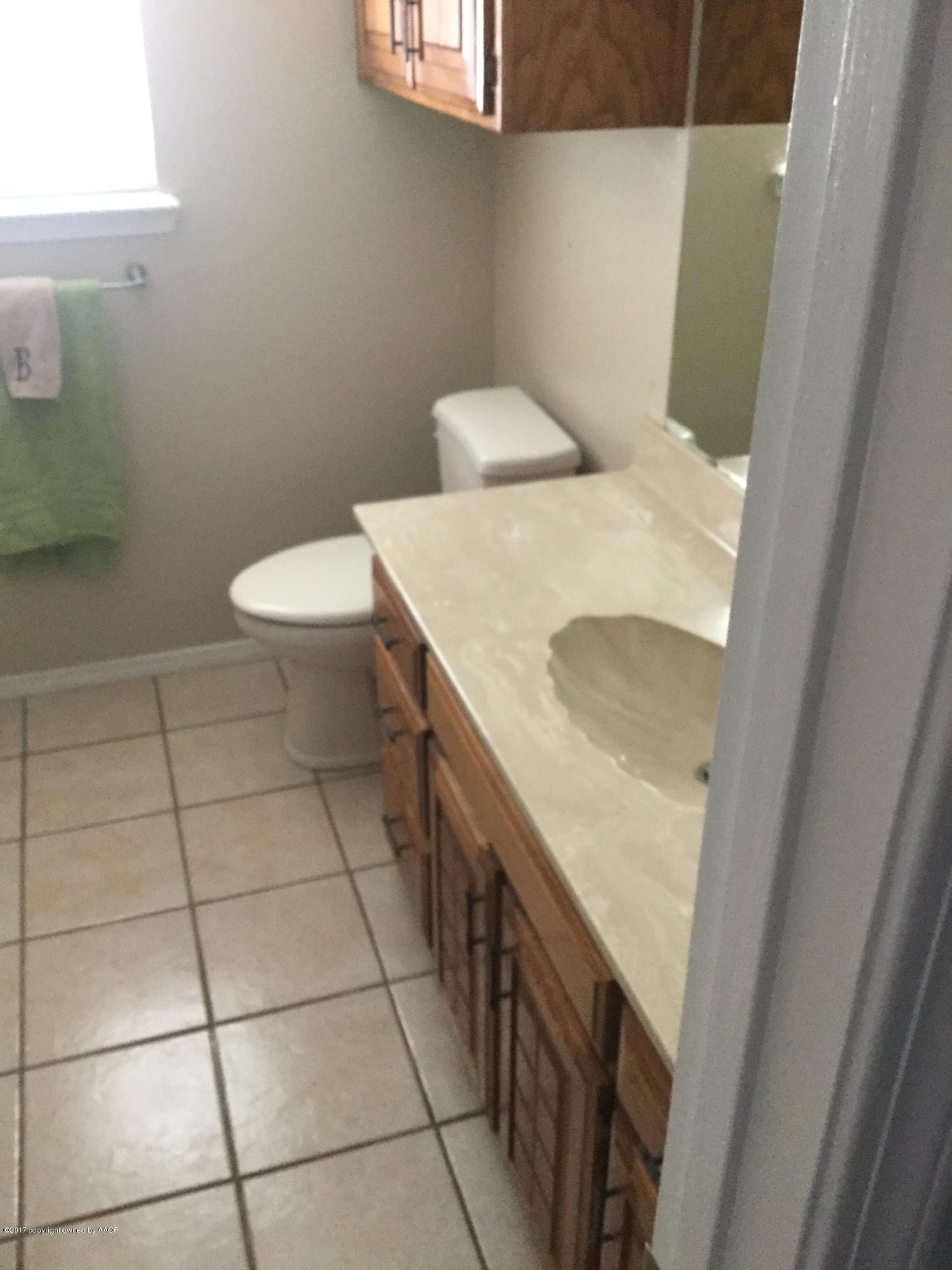 6404 Hurst Street Amarillo, TX 79109 - Photo 11 of 14 Hall Bath