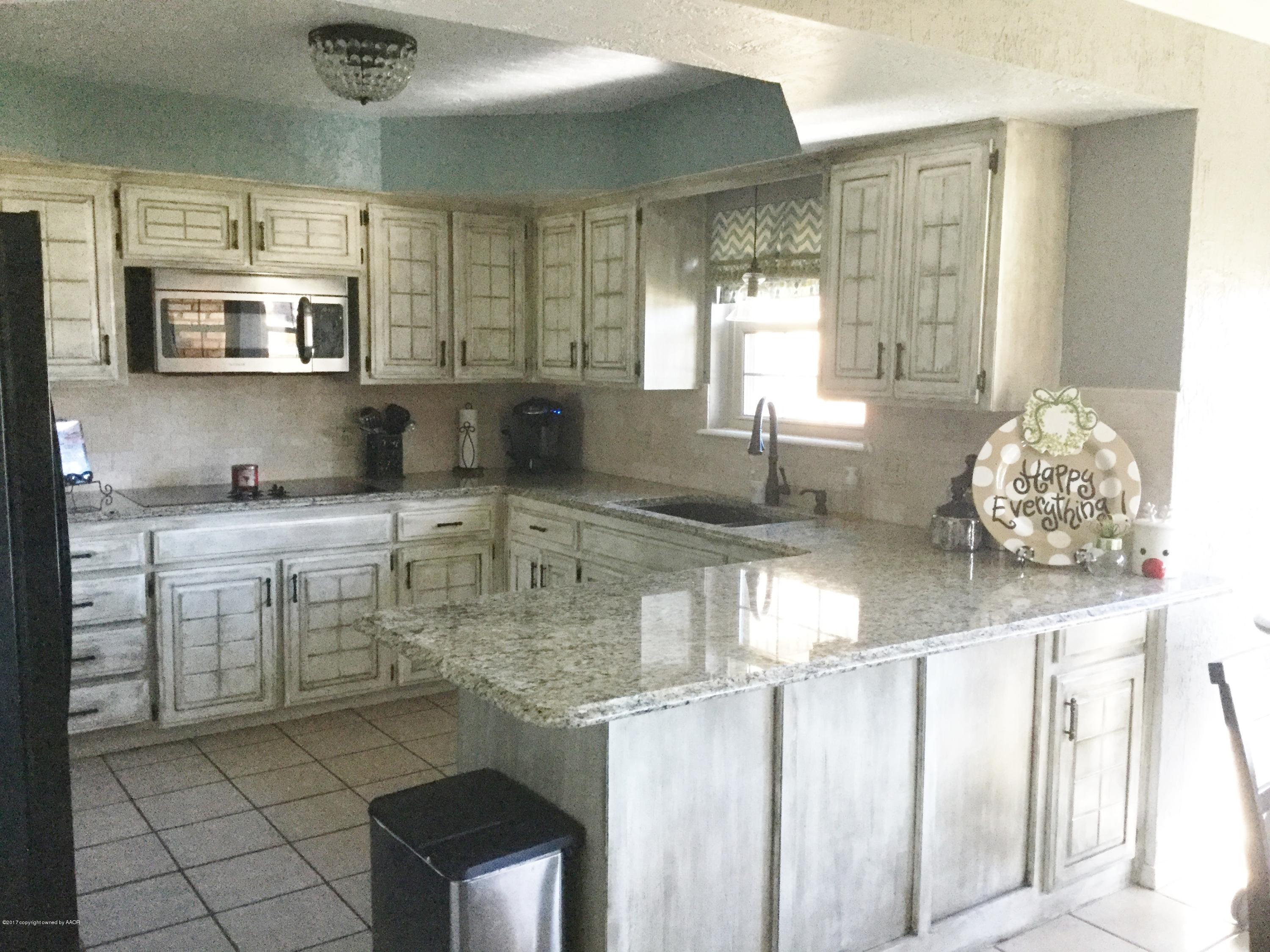 6404 Hurst Street Amarillo, TX 79109 - Photo 6 of 14 Kitchen