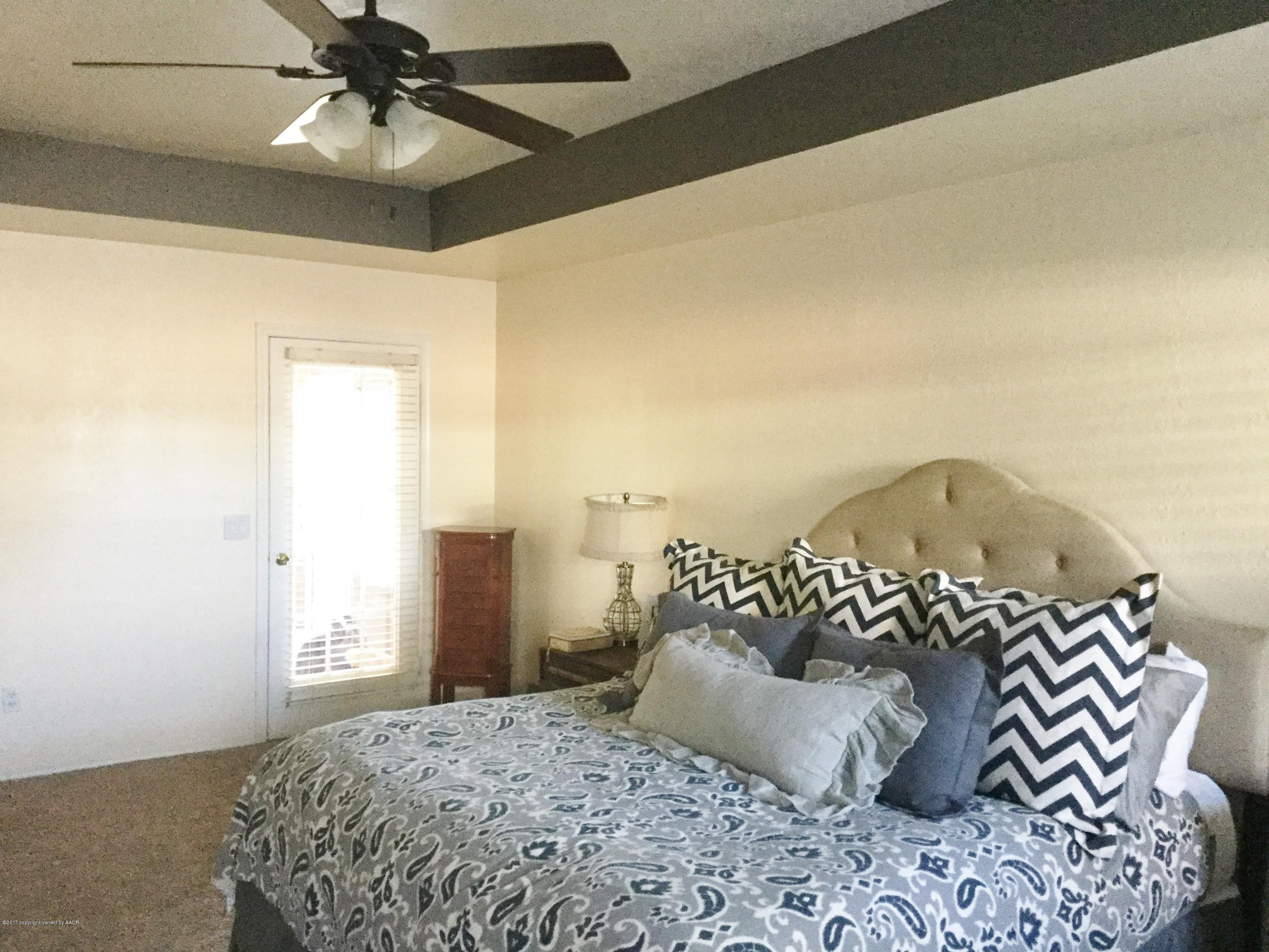 6404 Hurst Street Amarillo, TX 79109 - Photo 8 of 14 Masterbedroom 1