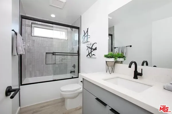 $4,887 | 945 North Oxford Avenue, Unit 6, Los Angeles, CA 90029