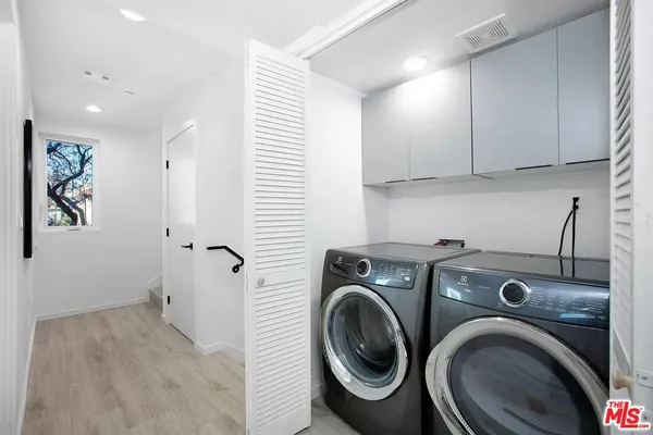 $4,887 | 945 North Oxford Avenue, Unit 6, Los Angeles, CA 90029
