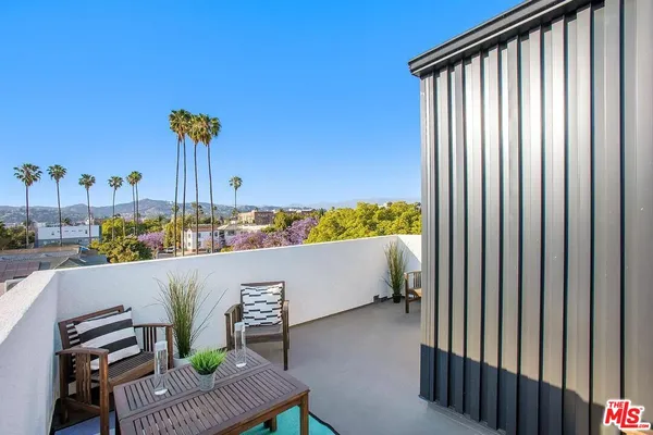 $4,887 | 945 North Oxford Avenue, Unit 6, Los Angeles, CA 90029