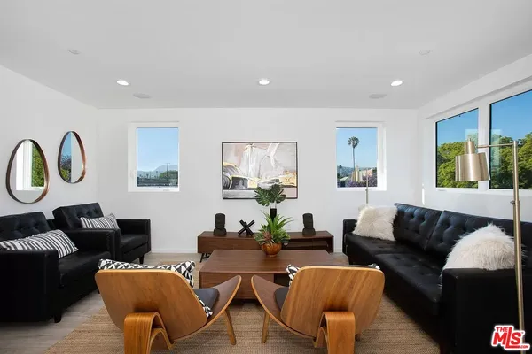 $4,887 | 945 North Oxford Avenue, Unit 6, Los Angeles, CA 90029