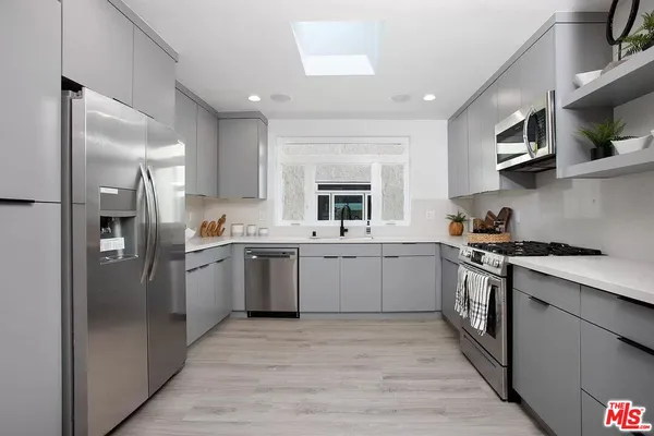 $4,887 | 945 North Oxford Avenue, Unit 6, Los Angeles, CA 90029