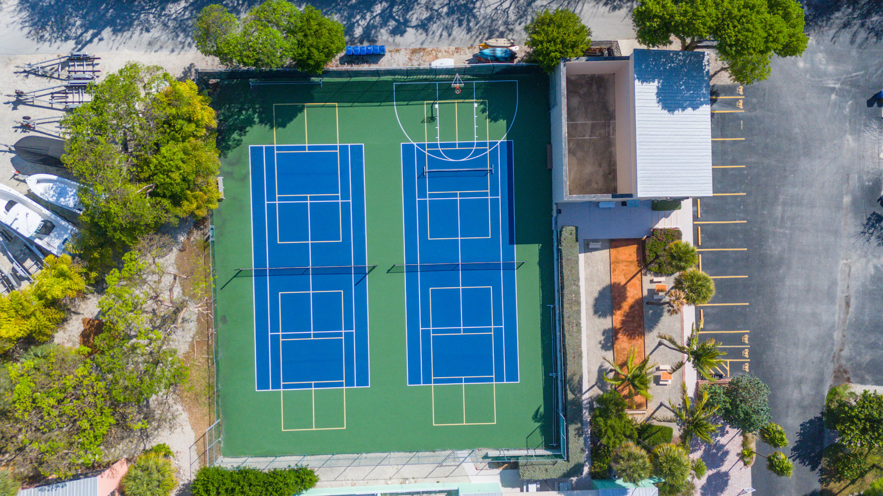 9867 Leeward Avenue Key Largo, FL 33037 - Photo 23 of 32 front view of a house
