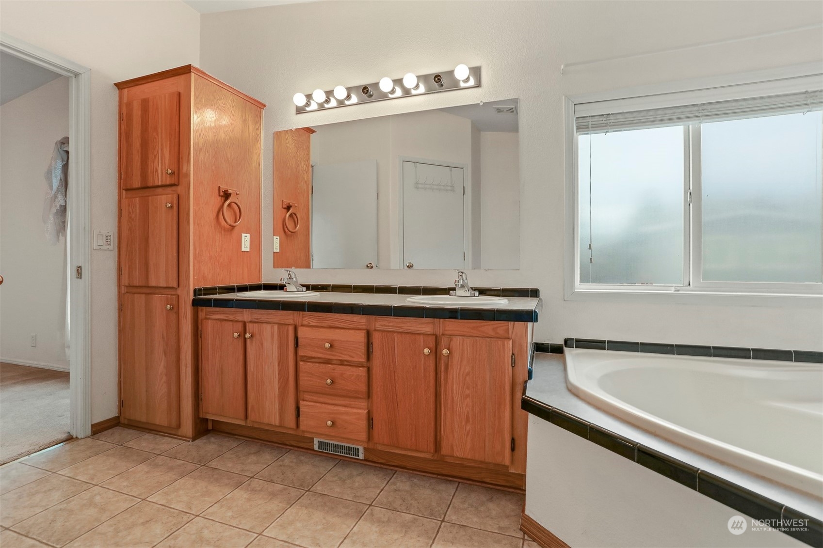 1110 Lake View Circle Bothell, WA 98021 - Photo 15 of 40 a bathroom with a tub and a sink