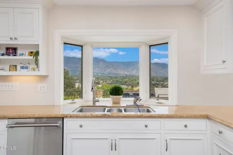 $2,895,000 | 1095 Linda Glen Drive, Pasadena, CA 91105