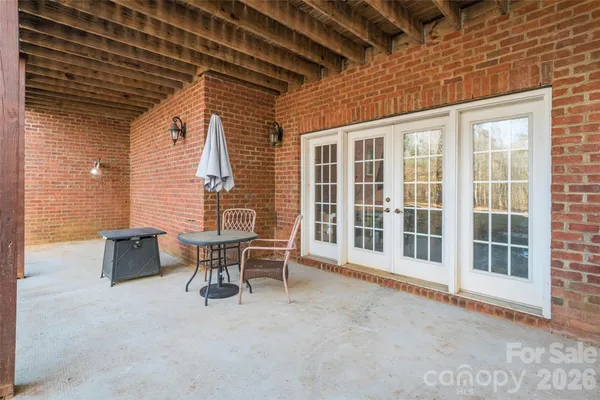 a view of a backyard of the house