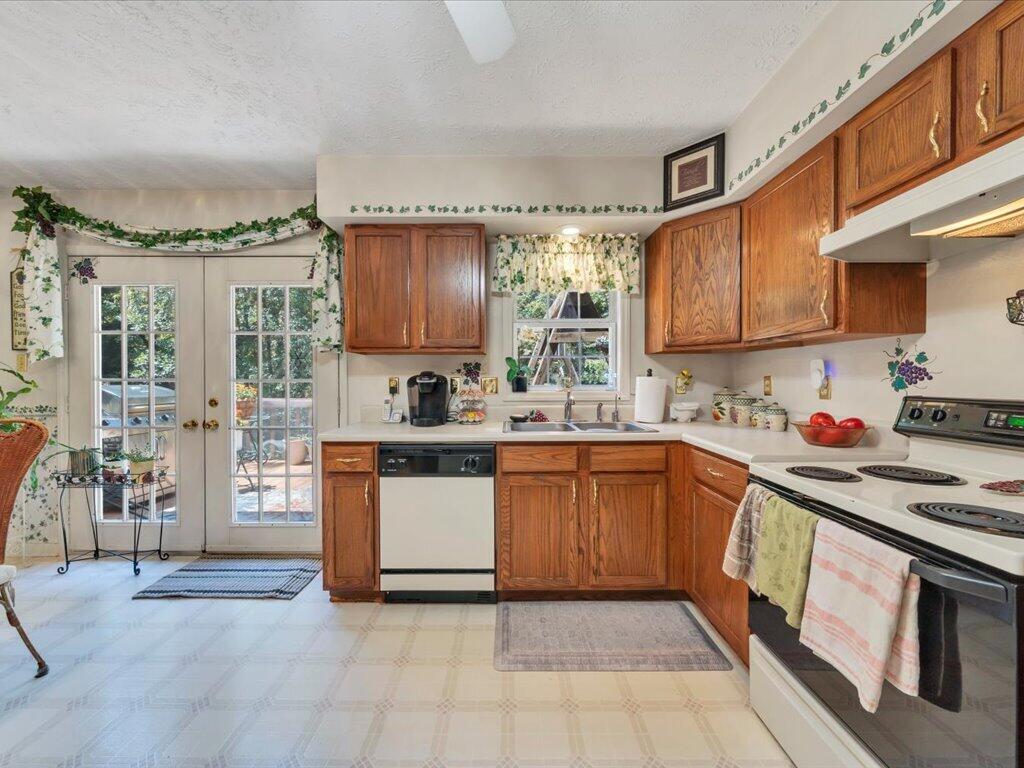 446 Ellsworth Court Ridgeway, VA 24148 - Photo 16 of 54 16-MIB09305
