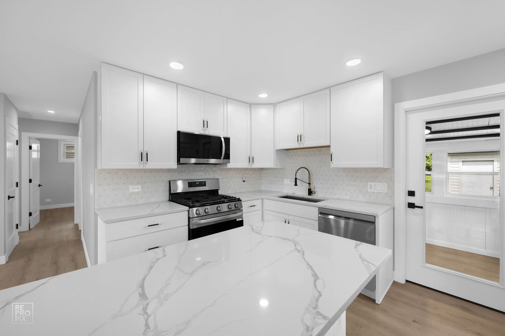 6413 Dunham Road Downers Grove, IL 60516 - Photo 6 of 12