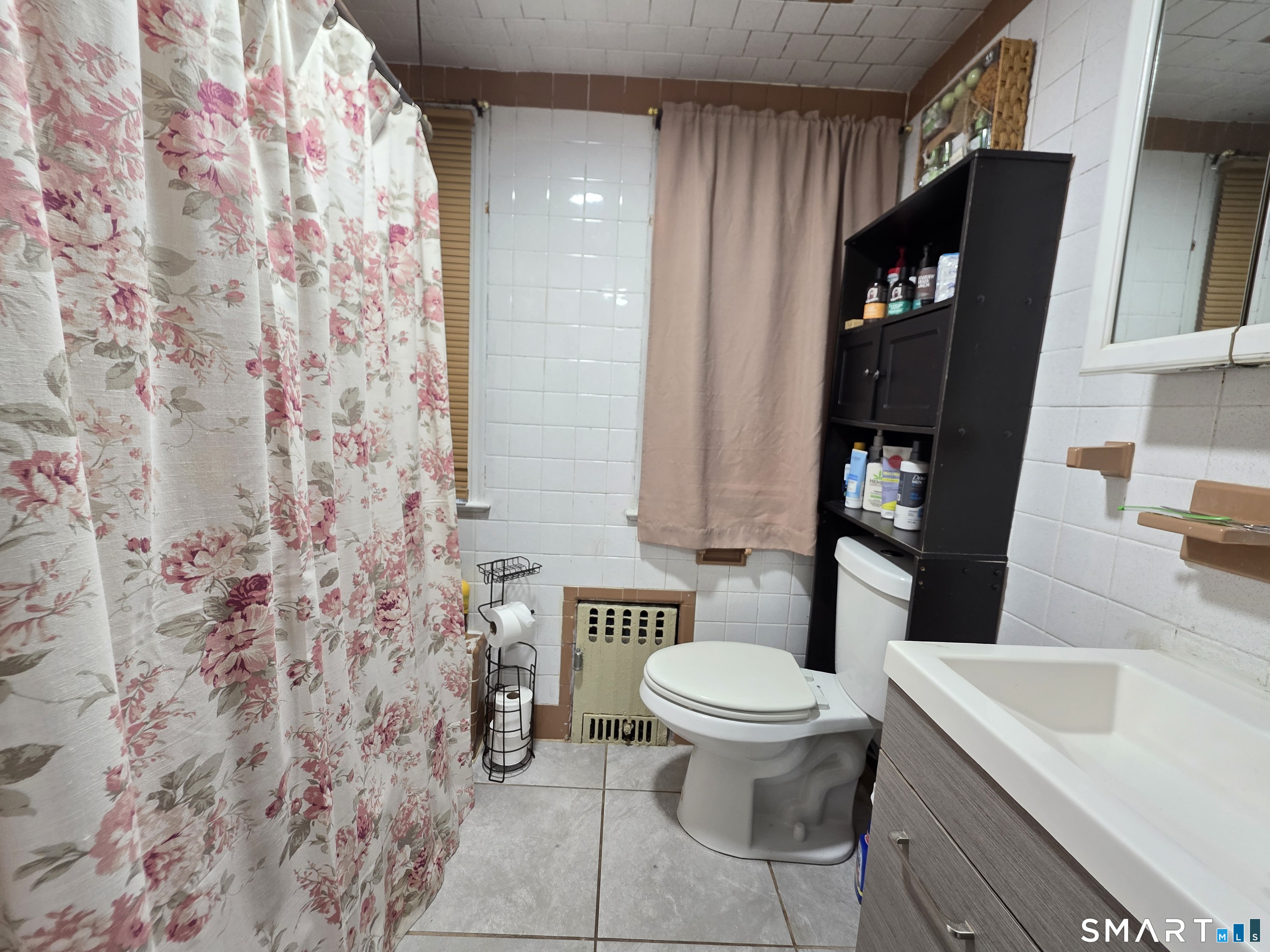 19 Manhan Street Waterbury, CT 06710 - Photo 8 of 15