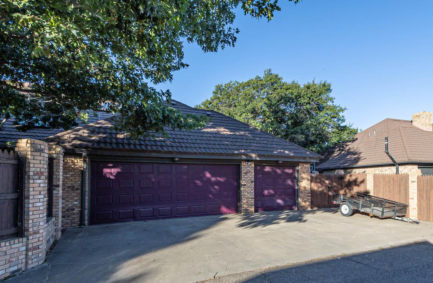 7724 Baughman Drive Amarillo, TX 79121 - Photo 12 of 52 3 Car Garage