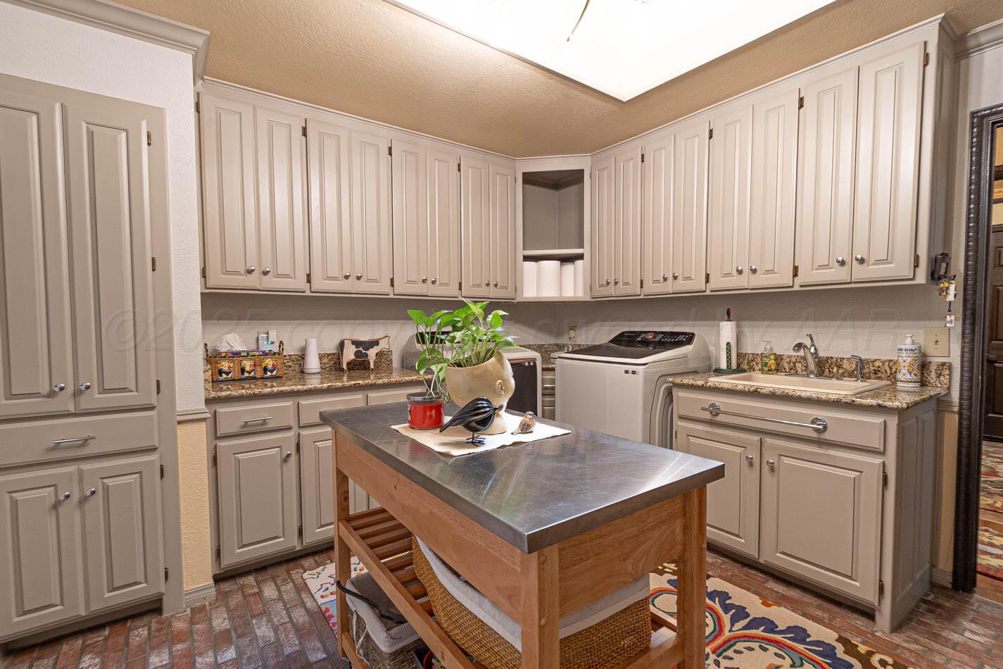 7724 Baughman Drive Amarillo, TX 79121 - Photo 23 of 52 Laundry Room