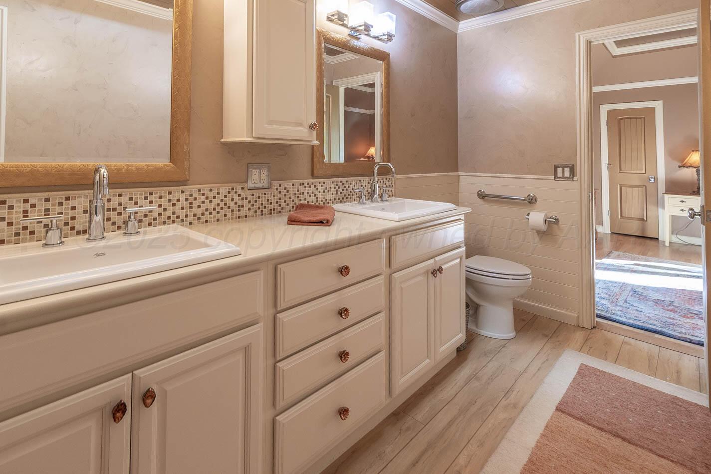7724 Baughman Drive Amarillo, TX 79121 - Photo 32 of 52 Bathroom