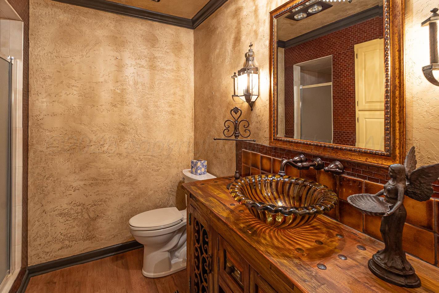 7724 Baughman Drive Amarillo, TX 79121 - Photo 36 of 52 Bathroom