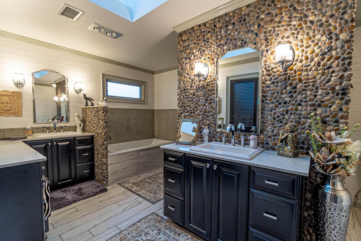 7724 Baughman Drive Amarillo, TX 79121 - Photo 9 of 52 Primary Bathroom