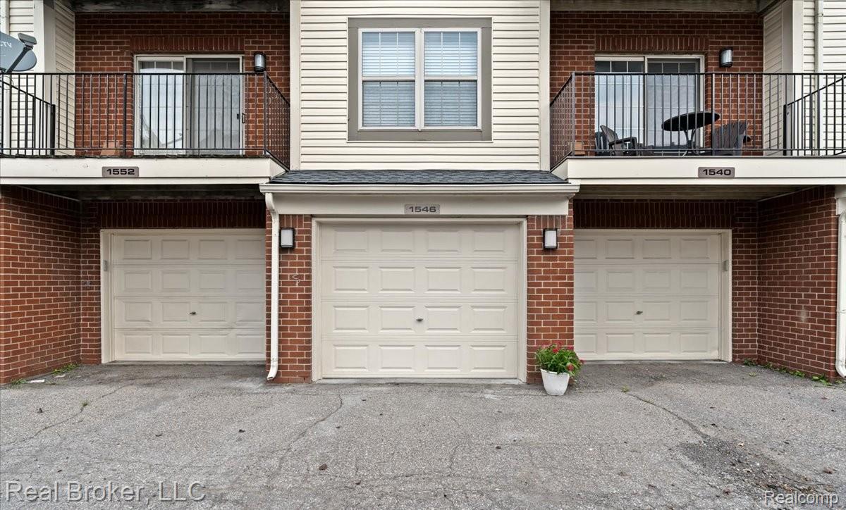 1546 Devon Lane Troy, MI 48084 - Photo 22 of 46 Garage for Condo